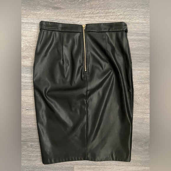 Black pleather skirt - Picture 2 of 3